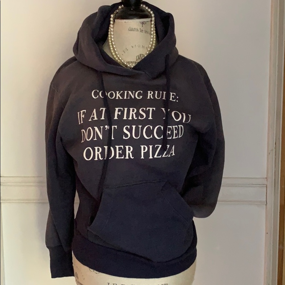 “WILDFOX” XS Hooded Sweatshirt & Kangaroo Pocket!